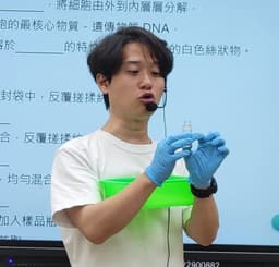 黃恭